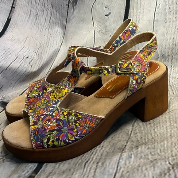 Sbicca Vintage Collection Neon Floral T-Strap Faux Wood Block Heel Sandals Sz 9 - Picture 1 of 10